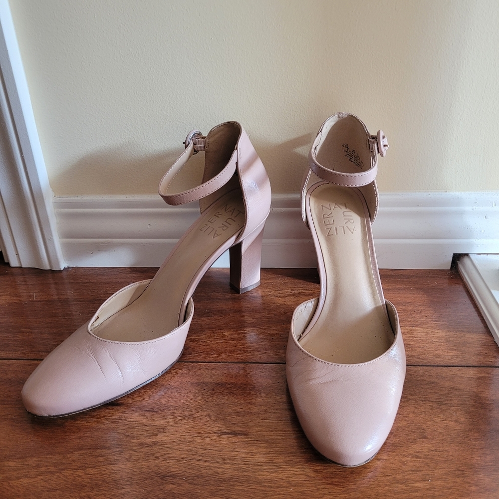 Naturalizer (super comfortable) Neutral Mary Jane Heels